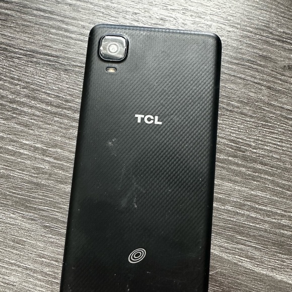 Tracfone TCL - Picture 2 of 3
